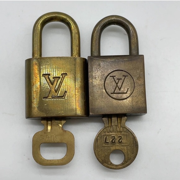 Authentic LOUIS VUITTON Padlock & Key Matchings Sets Gold 20pcs - Picture 3 of 11